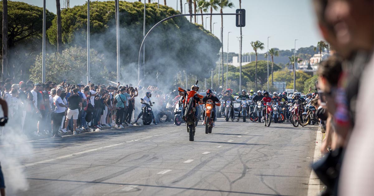 Criticar el baldeo es fácil; gestionar la Motorada bastante menos