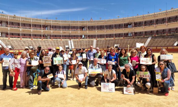 La Plaza de Toros se convierte en escenario artístico para los UrbanSketchers Bahía de Cádiz