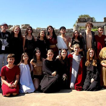 Balbo lleva el teatro portuense hasta Grecia en un hito internacional para la cultura local