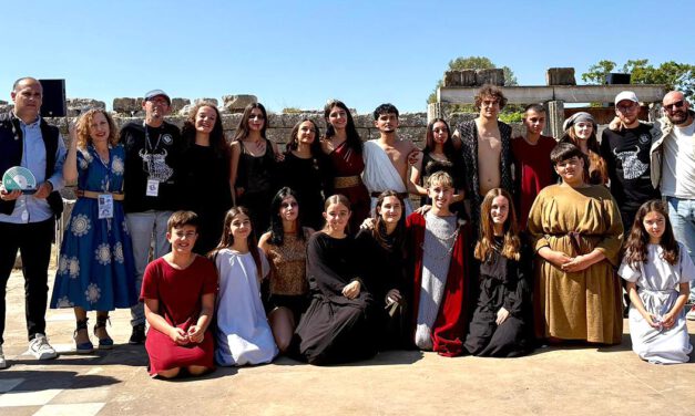 Balbo lleva el teatro portuense hasta Grecia en un hito internacional para la cultura local