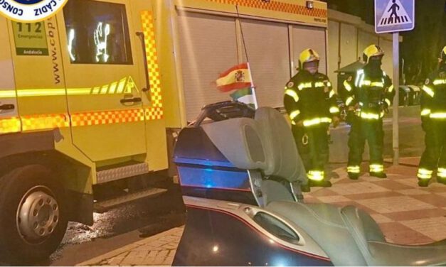 Un incendio en un local de El Puerto moviliza a seis bomberos sin dejar heridos