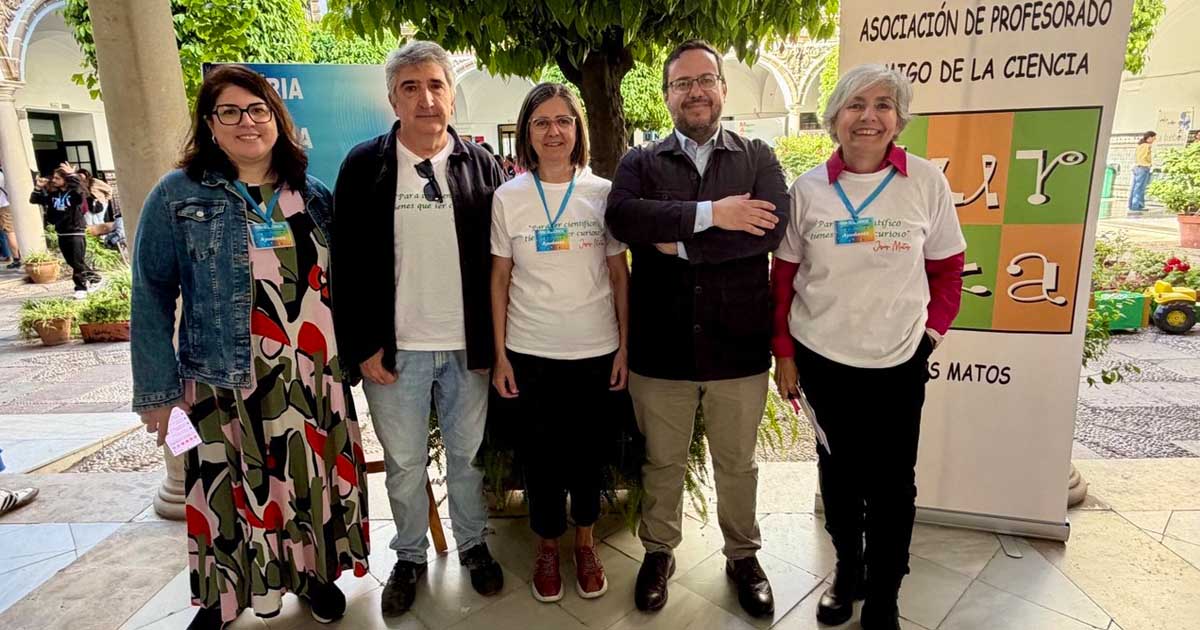 La Feria de las Ciencias reúne 52 proyectos y a cientos de estudiantes en el IES Santo Domingo