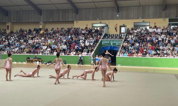 La gimnasia rítmica reúne a 373 jóvenes deportistas en el Pabellón Ramón Velázquez
