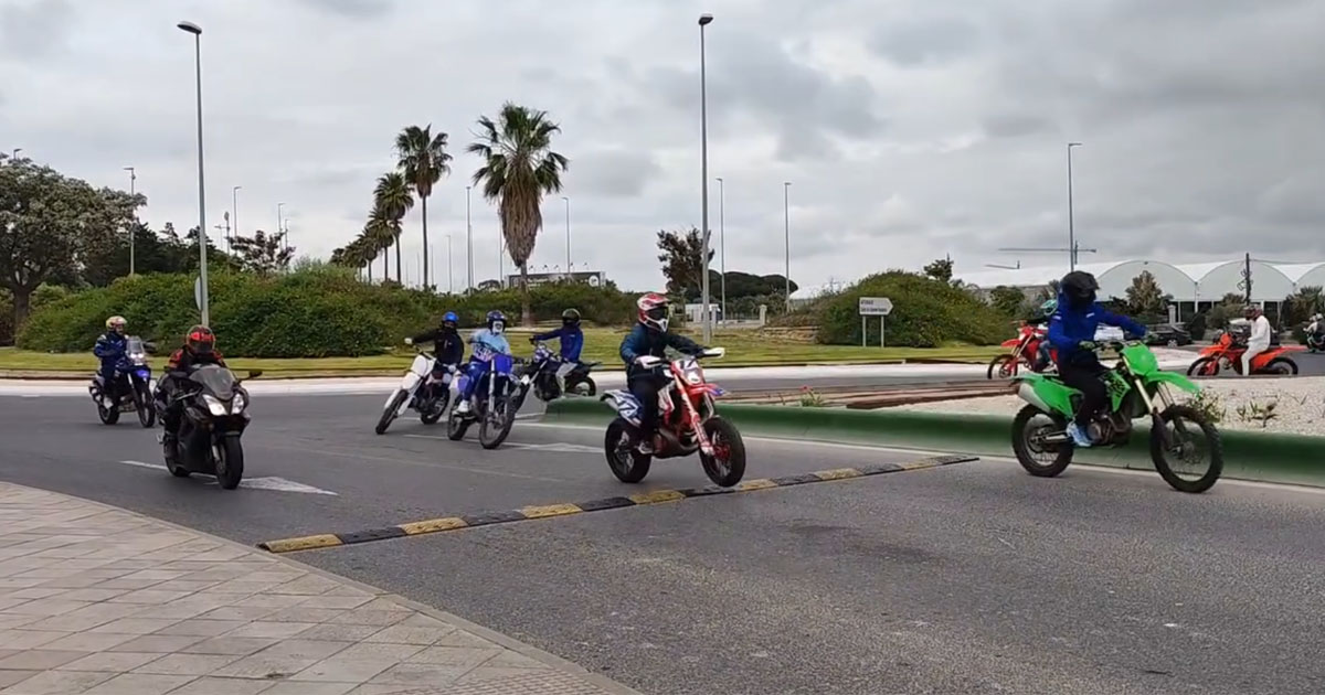 Las motos sin matrícula empañan la Motorada pese al gran ambiente en El Puerto