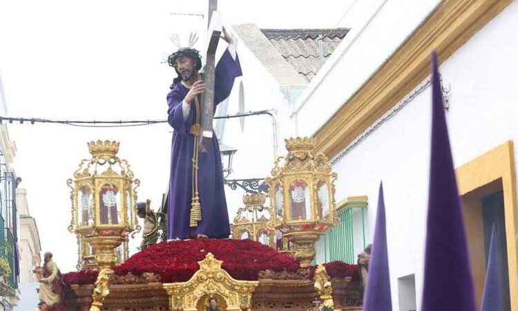 El Nazareno emociona a El Puerto en un Jueves Santo de fe y recogimiento