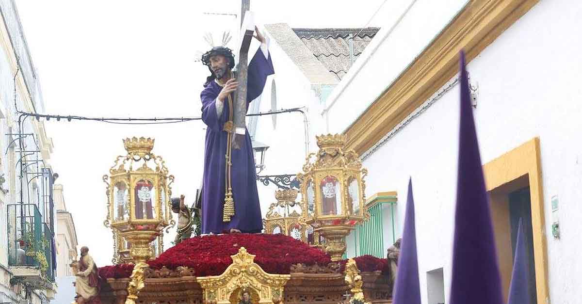 El Nazareno emociona a El Puerto en un Jueves Santo de fe y recogimiento