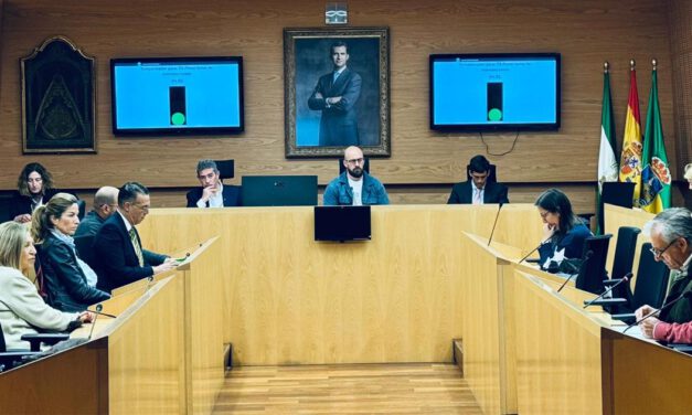 Una modificación de crédito de 4,5 millones refuerza inversiones, ayuda a domicilio y obras en El Puerto