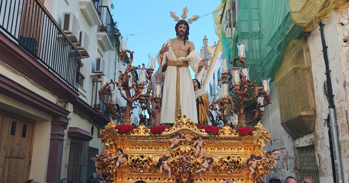 El Resucitado llena de luz y alegría las calles en el cierre de la Semana Santa