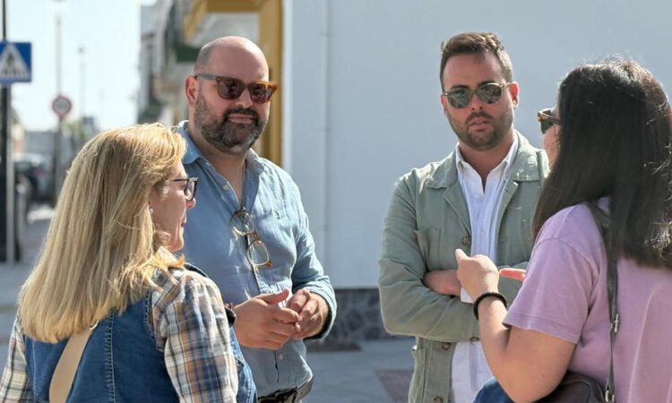 Las demandas vecinales en La Playa centran una nueva visita municipal al barrio