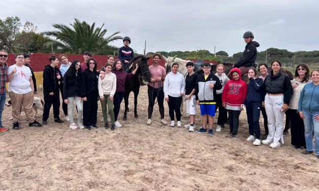 Una jornada en la naturaleza y con caballos refuerza la convivencia y el aprendizaje entre jóvenes