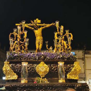 La VeraCruz recorre el centro histórico en un Viernes Santo de sobriedad y recogimiento