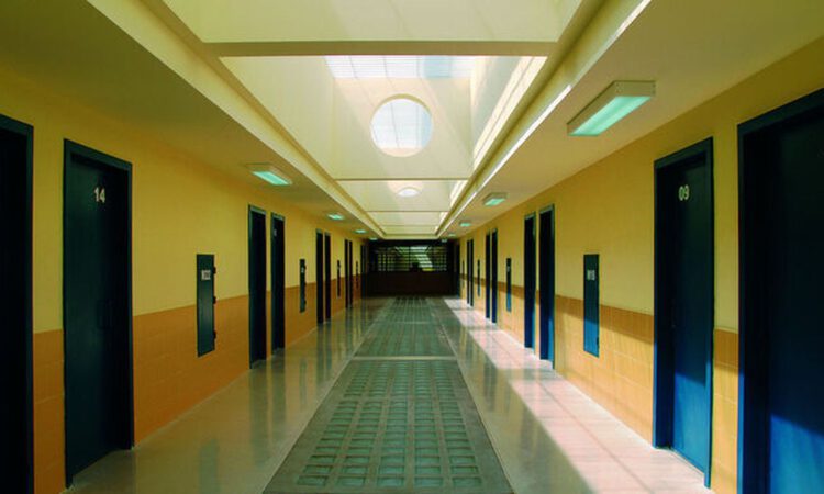 Una grave agresión en Puerto III deja cuatro funcionarios lesionados