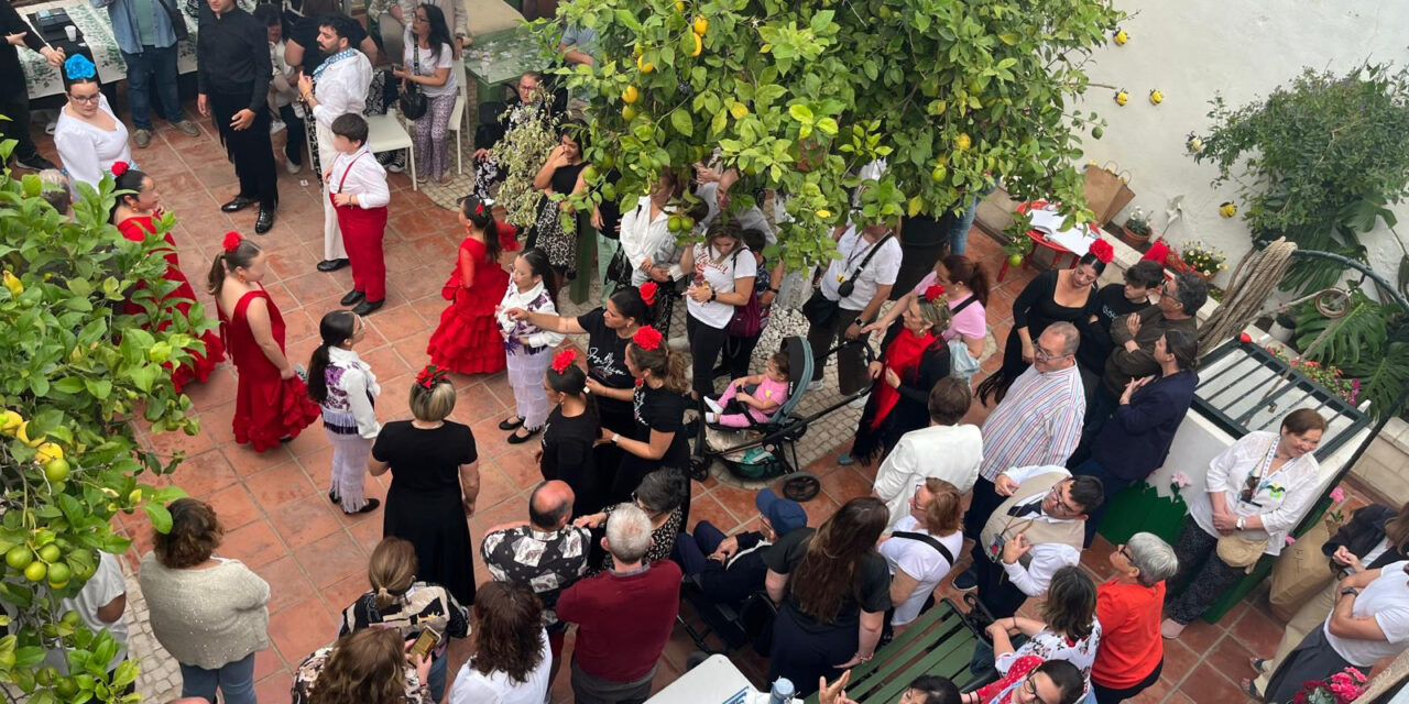 El Patio de la Brújula corona una multitudinaria Fiesta de los Patios Portuenses