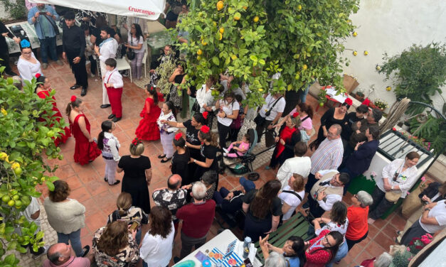 El Patio de la Brújula corona una multitudinaria Fiesta de los Patios Portuenses