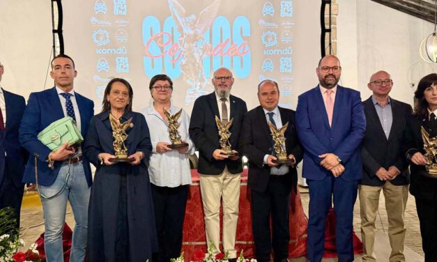 La gala “Somos Cofrades” reconoce la labor de hermandades y músicos de la Semana Santa portuense