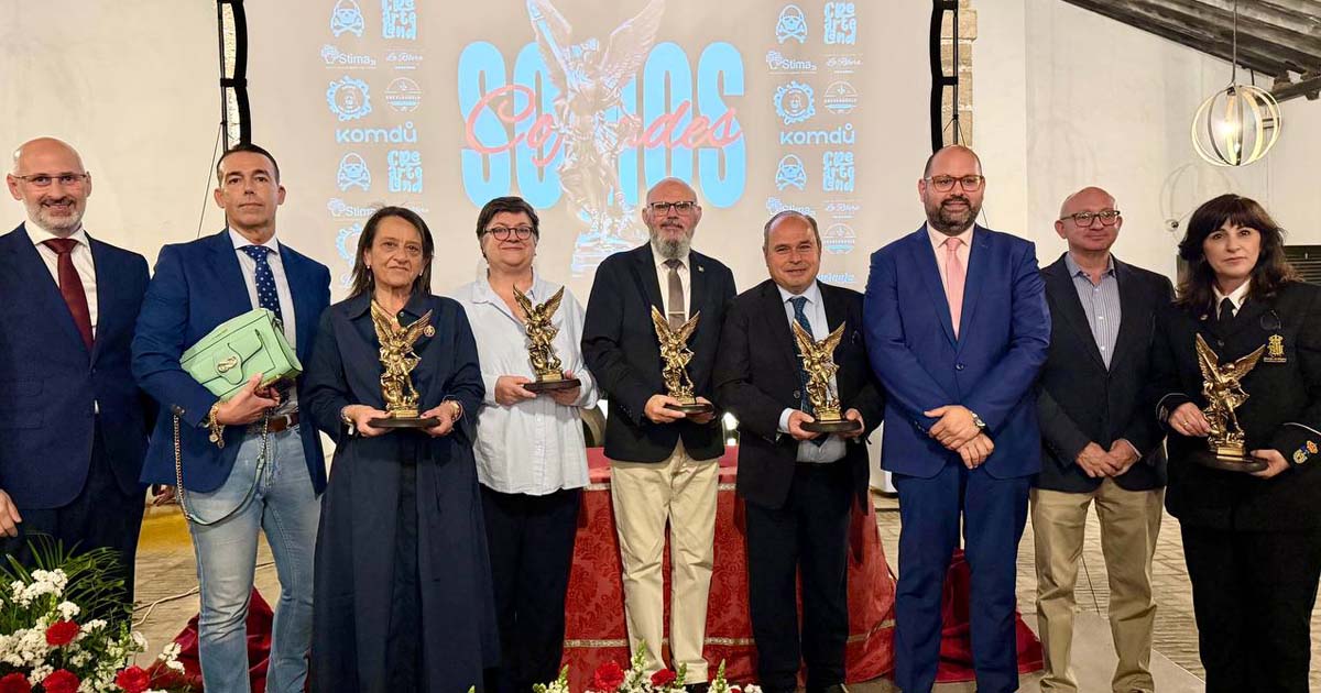 La gala “Somos Cofrades” reconoce la labor de hermandades y músicos de la Semana Santa portuense