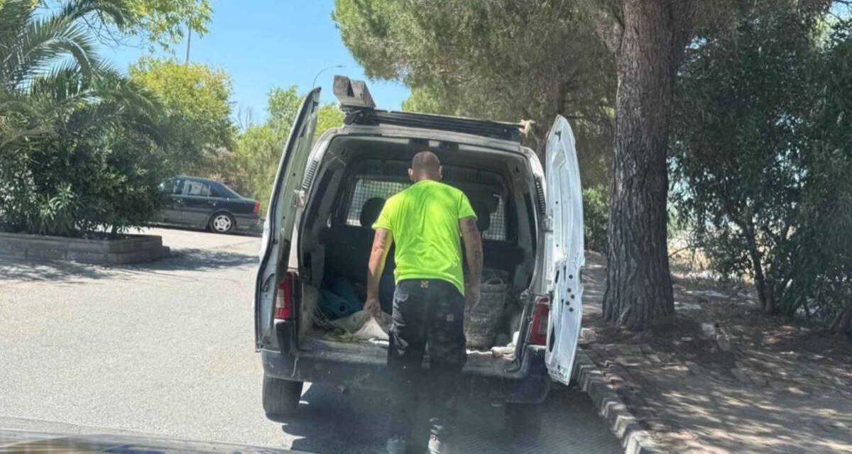 Multan a un vecino de Jerez por arrojar escombros en El Puerto
