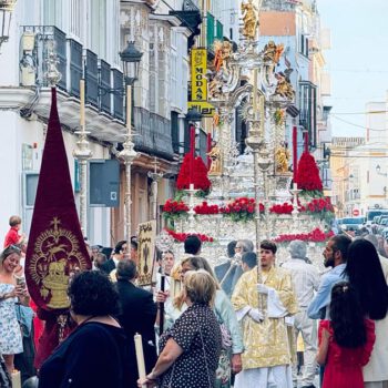 El Corpus Christi llena de fe y tradición el centro histórico de El Puerto