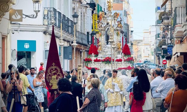 El Corpus Christi llena de fe y tradición el centro histórico de El Puerto