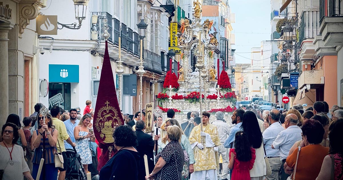 El Corpus Christi llena de fe y tradición el centro histórico de El Puerto