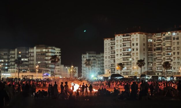 La hoguera de San Juan volverá a encender la noche más mágica en Valdelagrana