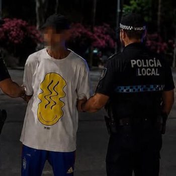 Roba un móvil, agrede a un policía local y acaba en prisión en El Puerto