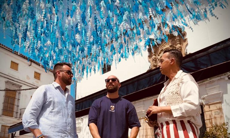 La Plaza de La Herrería se transforma en un gran océano de sombra y color