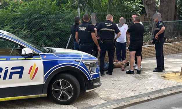 Roba 600 euros de una furgoneta en El Puerto y acaba detenido tras lanzarse al río