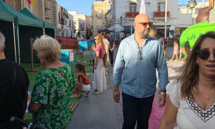 Doña Blanca y las Vísperas del Corpus llenan de vida las calles de El Puerto