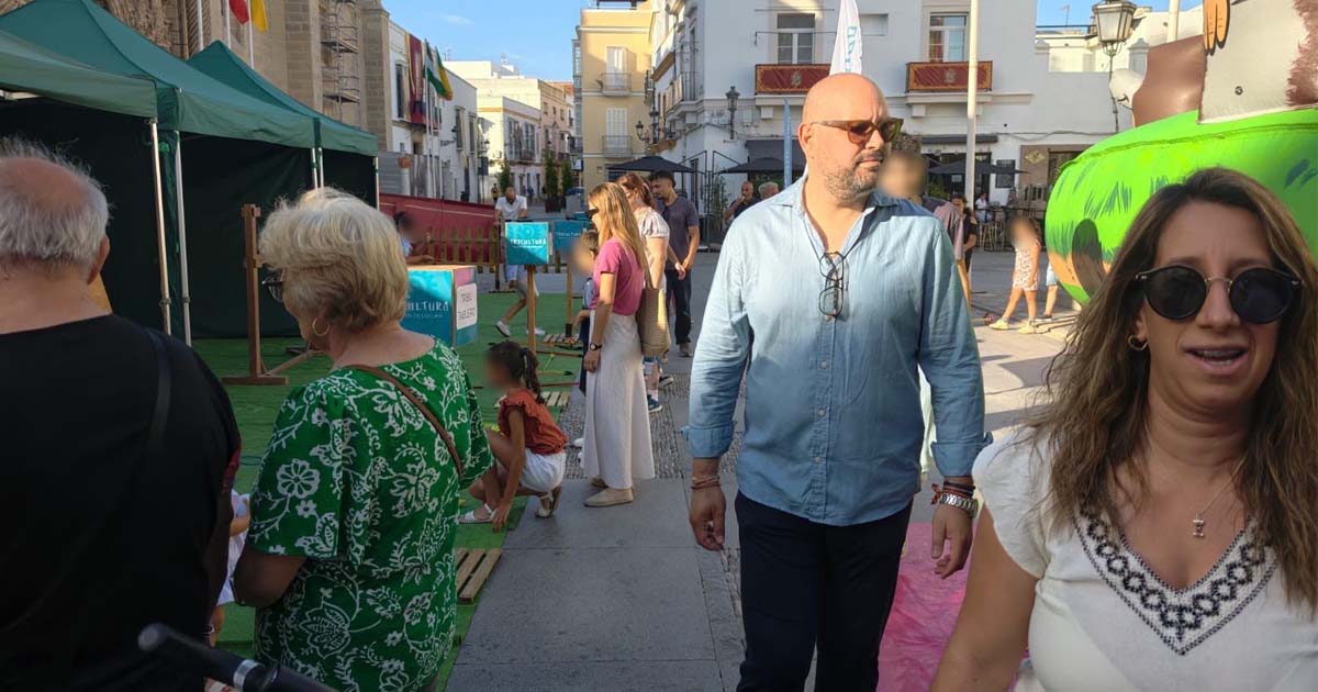 Doña Blanca y las Vísperas del Corpus llenan de vida las calles de El Puerto