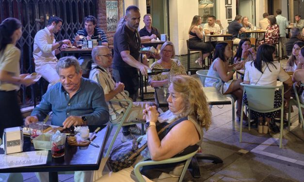 El cierre de los chiringuitos de Puerto Sherry genera incertidumbre en la hostelería y los alojamientos