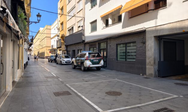 La Guardia Civil registra varios locales de un conocido empresario de El Puerto y solicita documentación en Diputación