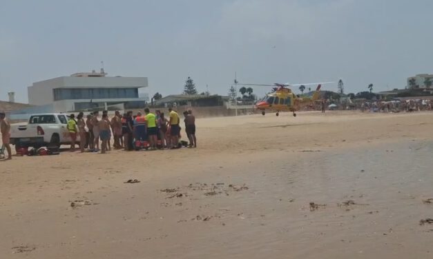Un hombre de 75 años fallece en una playa de El Puerto tras sufrir un posible infarto