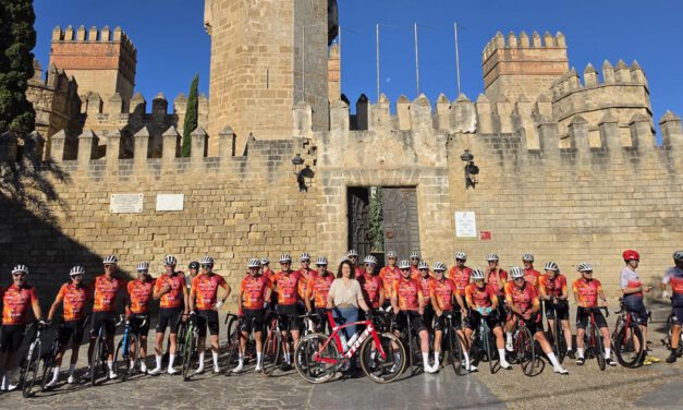 Más de medio centenar de ciclistas recorren El Puerto con el Movimiento Ultreya