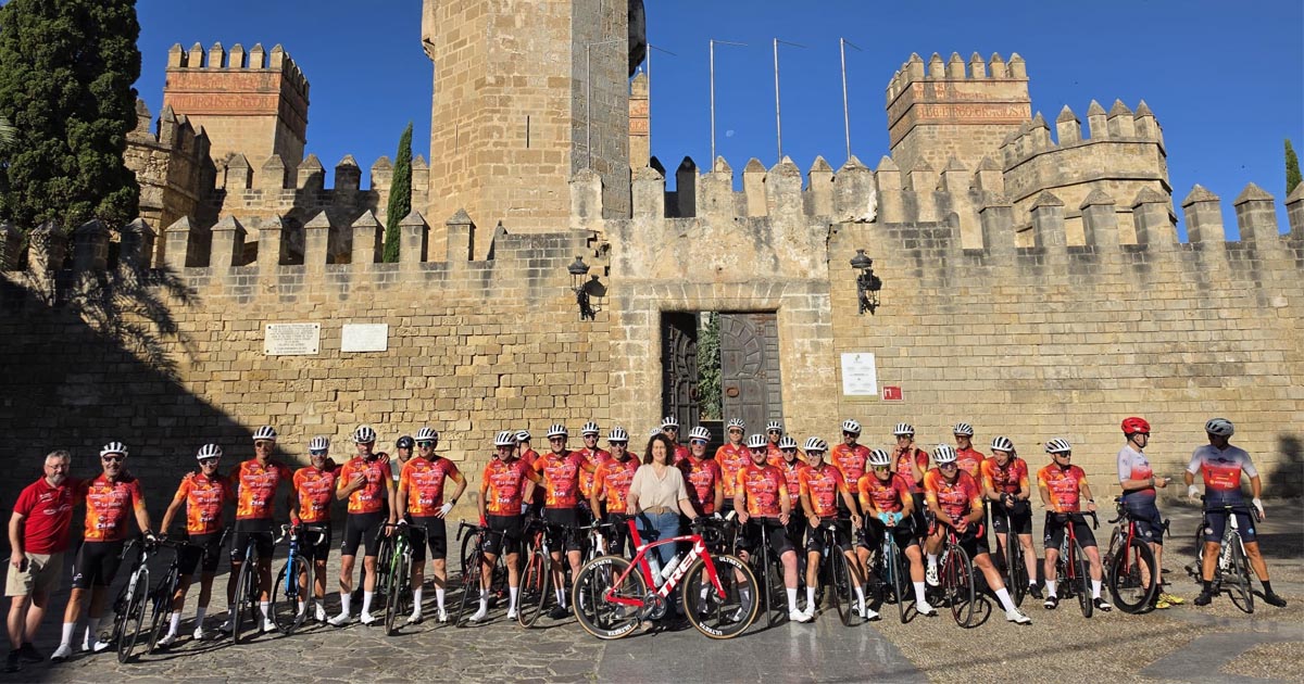 Más de medio centenar de ciclistas recorren El Puerto con el Movimiento Ultreya