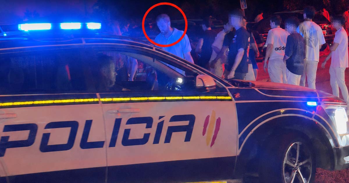 Mauricio Mauri, concejal de Vox, se enfrenta a la Policía Local durante un botellón en Vistahermosa
