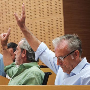 La hipocresía política de José Antonio Gomila: papeles para todos menos para él
