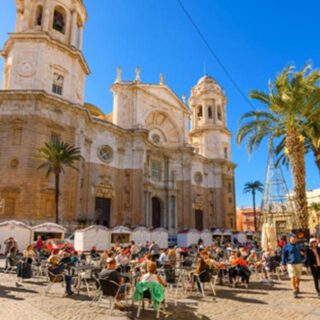 El verano turístico récord de España está creando nuevas oportunidades para destinos como Cádiz El verano turístico récord de España está creando nuevas oportunidades para destinos como Cádiz