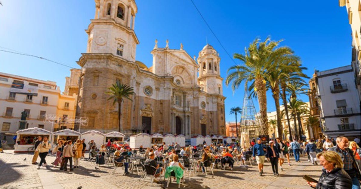El verano turístico récord de España está creando nuevas oportunidades para destinos como Cádiz