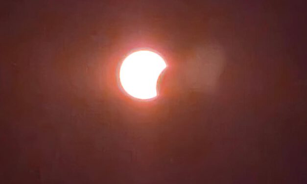 El Puerto mira al cielo ante un eclipse para el recuerdo