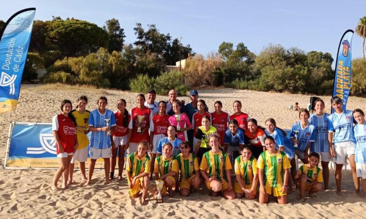 La Puntilla reúne a 70 jóvenes jugadoras en la II Copa Ciudad de El Puerto de Fútbol Playa