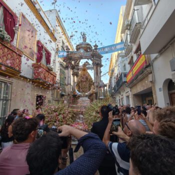 Nuestra Señora de los Milagros recorre El Puerto en su día grande