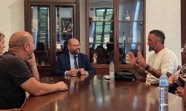 Los vecinos de La Isleta trasladan sus demandas sobre seguridad, limpieza y mantenimiento