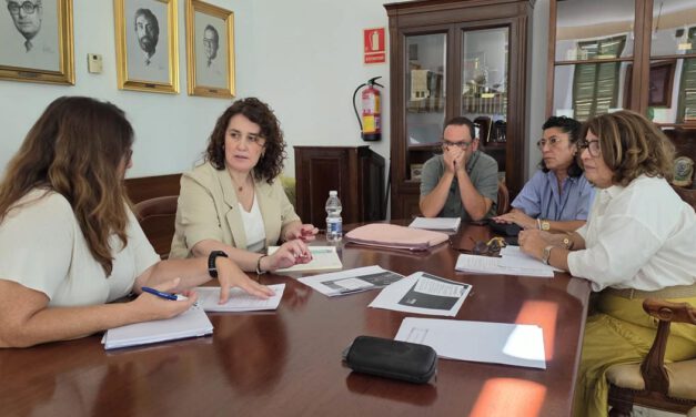 El Ayuntamiento y CCOO abordan la organización municipal, el empleo y la situación de la plantilla