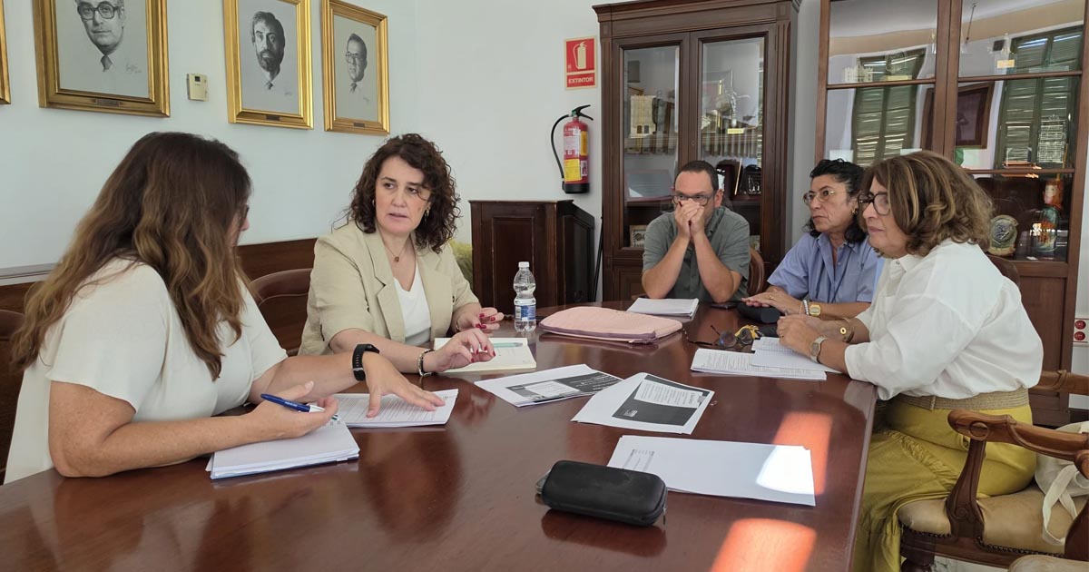 El Ayuntamiento y CCOO abordan la organización municipal, el empleo y la situación de la plantilla