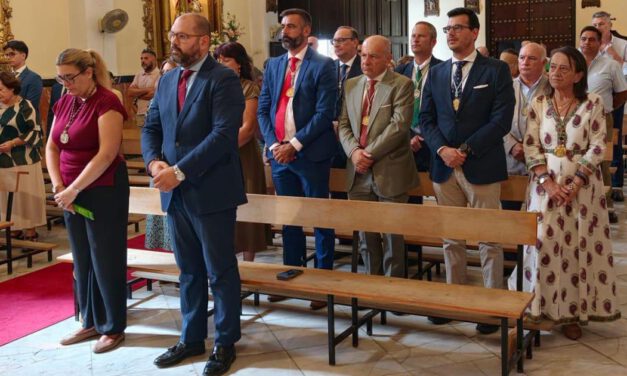 Consolación y Lágrimas culmina sus cultos con la Función Principal y el Devoto Besamanos