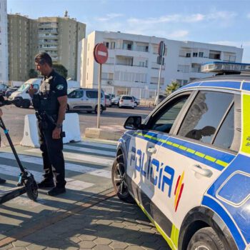 El Puerto regulará los patinetes eléctricos con casco, seguro obligatorio y multas de hasta 1.000 euros