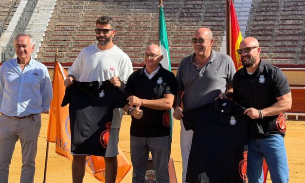 El Trasmallo FC presenta a sus 29 equipos ante cerca de 600 futbolistas en la Plaza de Toros