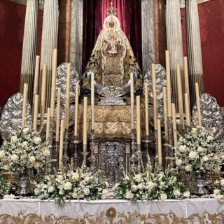 Nuestra Señora de los Milagros renueva su exorno floral durante la Solemne Octava virgen fb