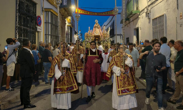 La Virgen del Rosario recorre las calles de El Puerto en su procesión de octubre